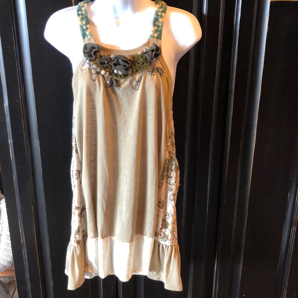 Lulumari Tunic Top - NWT - $14. Size S